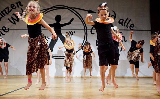 Marbachs Primarschüler tanzen um die Welt
