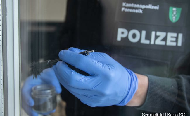 In drei Häuser eingebrochen – Uhren und Geld gestohlen