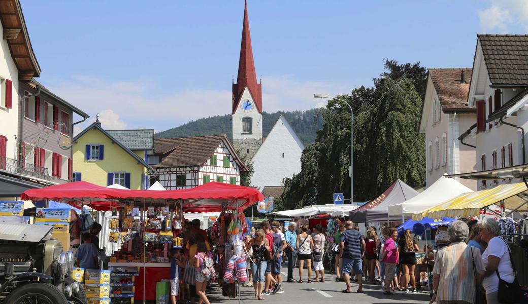 Auffällig muss es sein, bunt oder verführerisch riechen. Dann gibt es Kundschaft am Marktstand.