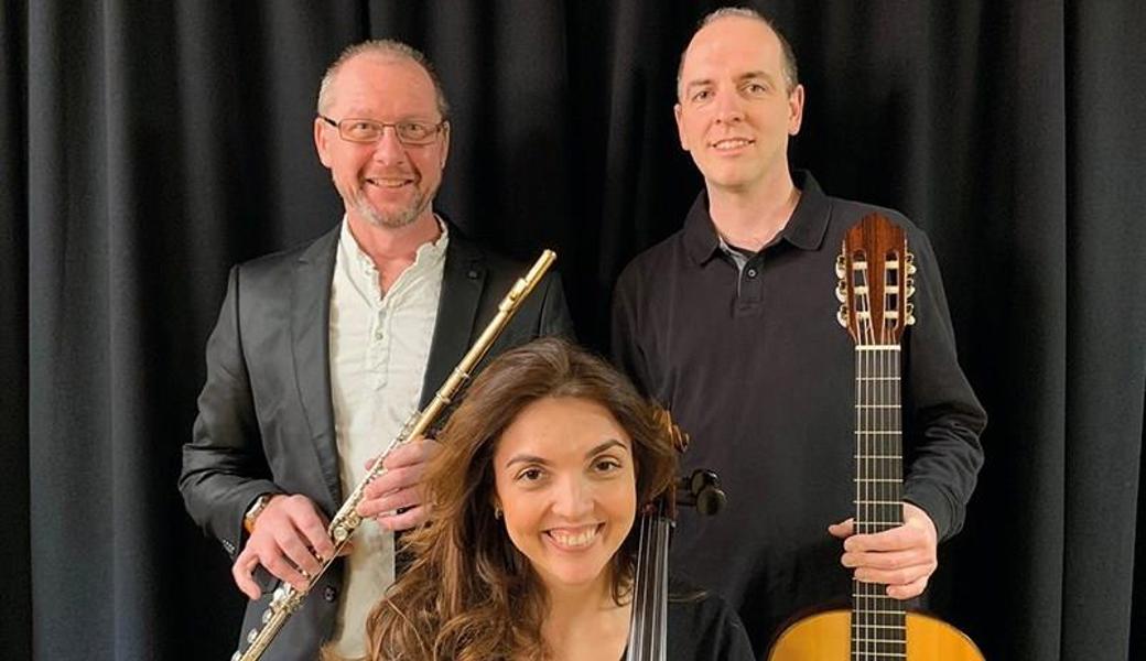 Milena Salvatti (Violoncello), Erich Tiefenthaler (Querflöte) und Alexander Palm (Gitarre) werden zusammen musizieren.