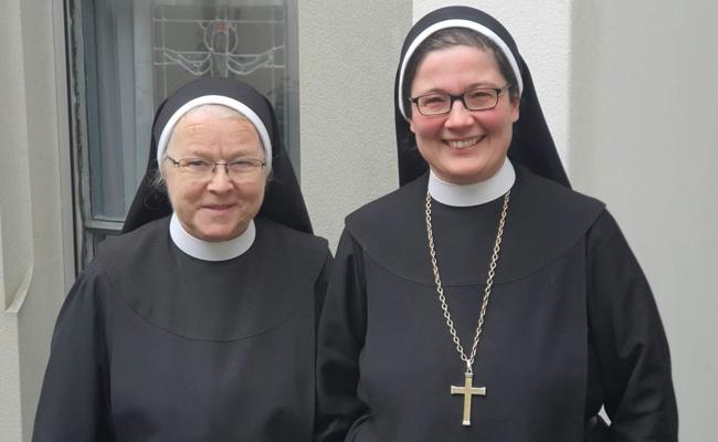 Die Buschors kommen ins Kloster-Wappen