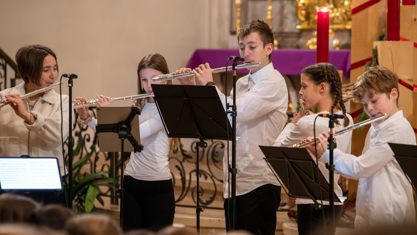 Das Flötenensemble «Pustekuchen» unter der Leitung von Erich Tiefenthaler. 