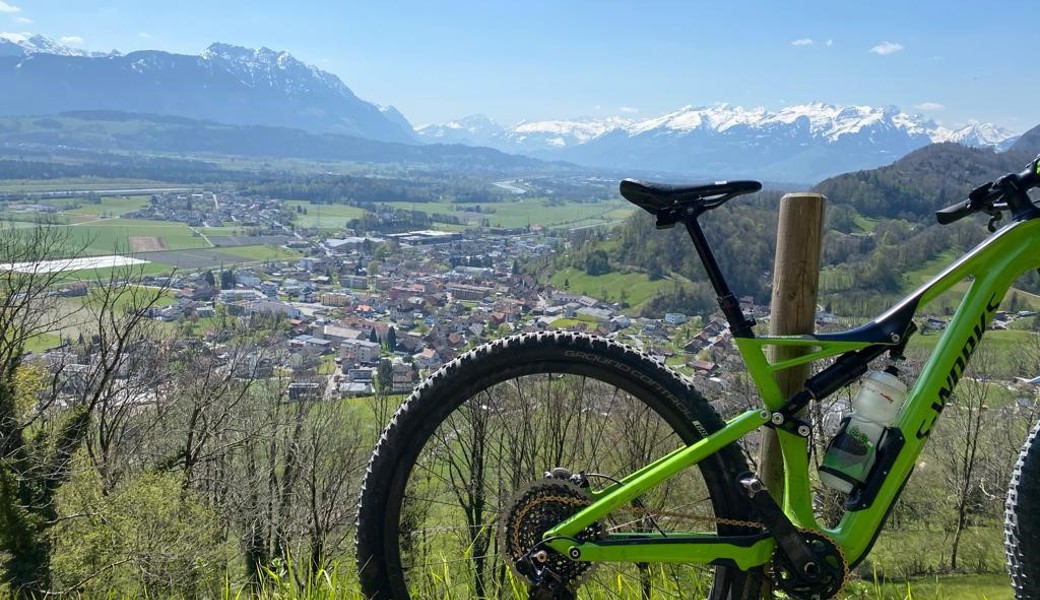 Prolog zum Velo-Festival «Cycle Valley» mit Filmen und einer Velodisco auf dem Sportplatz Wees