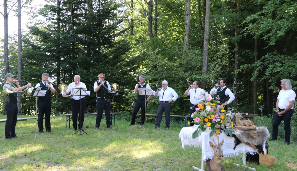 Am 20. August fand der Gottesdienst der evang. Kierriet mit der «Jagdhorngruppe Freiheit», Appenzell, unter freiem Himmel in Eichberg in der Panoramastrasse statt.