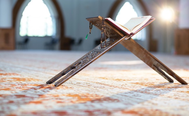 Zu wenig Platz vor der Moschee: Wie wär’s mit interreligiösem Parkieren?