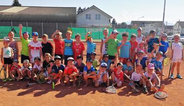 Klein und Gross beim Tennisplausch