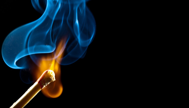 Brandstiftung mit Hochzeitsalibi: Eheleute sollen eigenes Haus angezündet haben