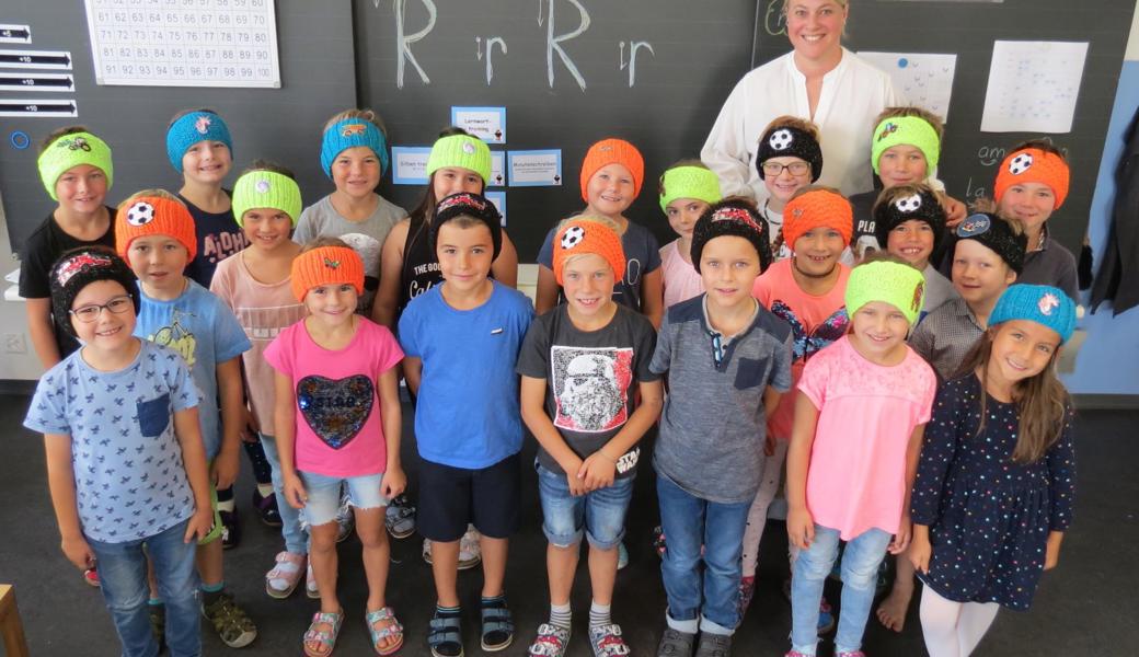 Susi Hutter mit ihrer Gruppe von Erst- und Zweitklässlern
