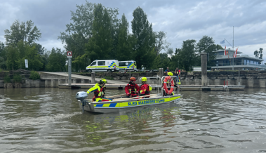 Die Rettungsschwimmer informieren über Gefahren am Wasser