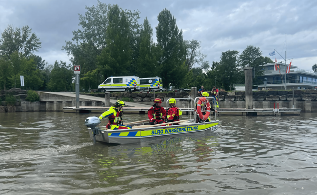 Die Rettungsschwimmer informieren über Gefahren am Wasser