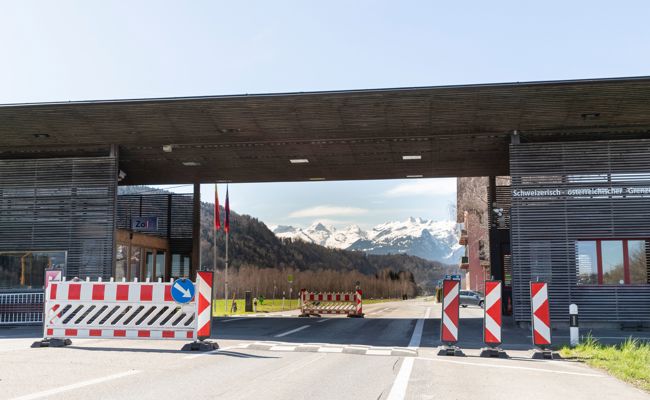 SVP fordert Massnahmen wegen Einbruchsserie: Nächtliche Grenzschliessungen im Fokus