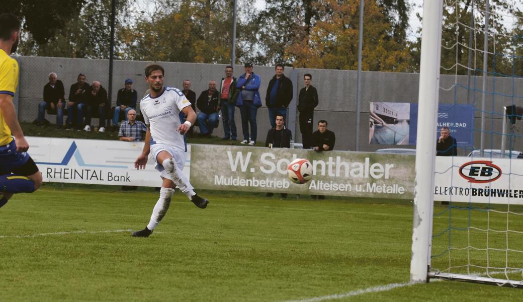 Valdet Istrefi, der schon sieben Tore erzielte (hier das 2:0 beim 3:0-Sieg gegen Au-Berneck), ist der Stürmer der Vorrunde. Und sein Verein St. Margrethen stellt zurzeit das formstärkste Team der 2. Liga, Gruppe 1. Am Sonntag tritt St. Margrethen beim Schlusslicht Rebstein an.