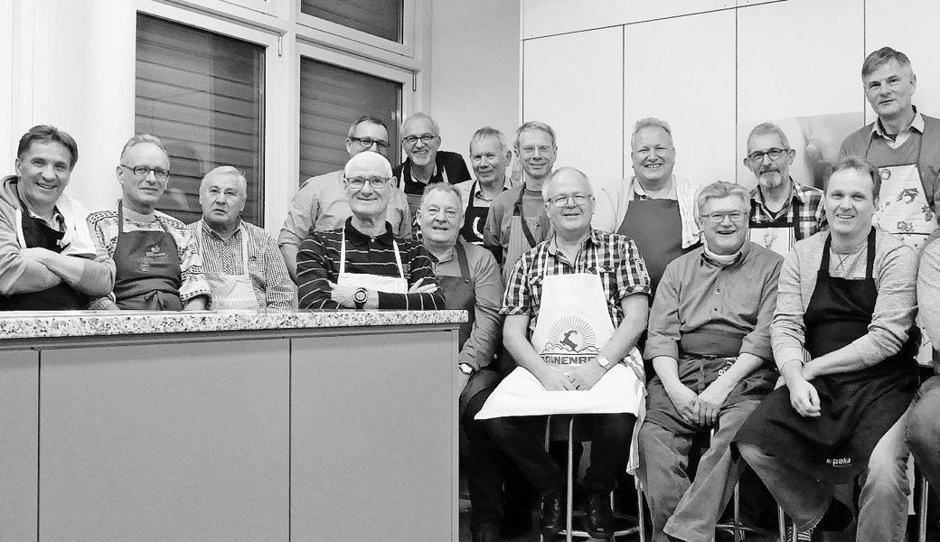 Die Turner kochten gemeinsam ein Fünf-Gang-Menü. Bild: pd