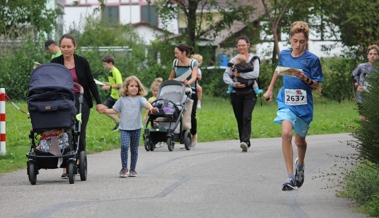 Ob solo oder mit der Familie samt Kinderwagen: OL für alle am Rhein