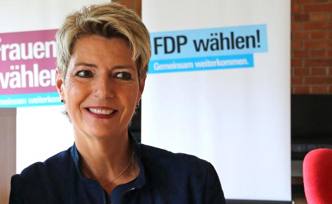 Frau Bundesrätin zu Besuch bei Leica