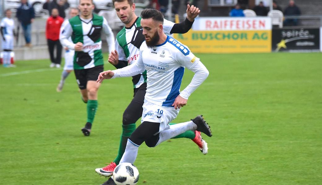 Rijad Abazi (am Ball) trägt in der Rückrunde nicht mehr Blau-Weiss, sondern Blau-Gelb.