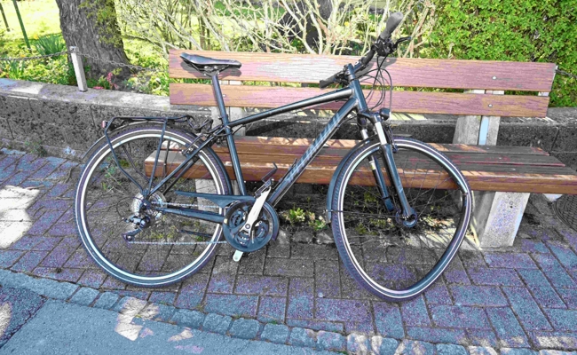 Unfall auf Unterdorfstrasse: Velofahrer erleidet Verletzungen