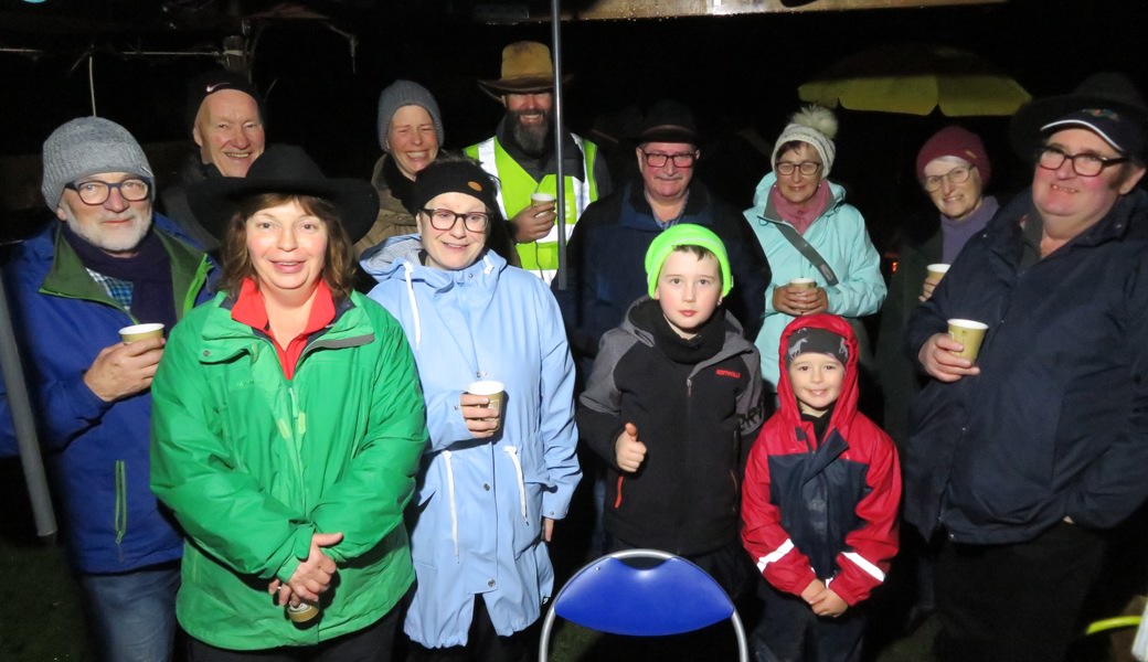 Marschgruppe bei Gastgeber-Familie Bont
