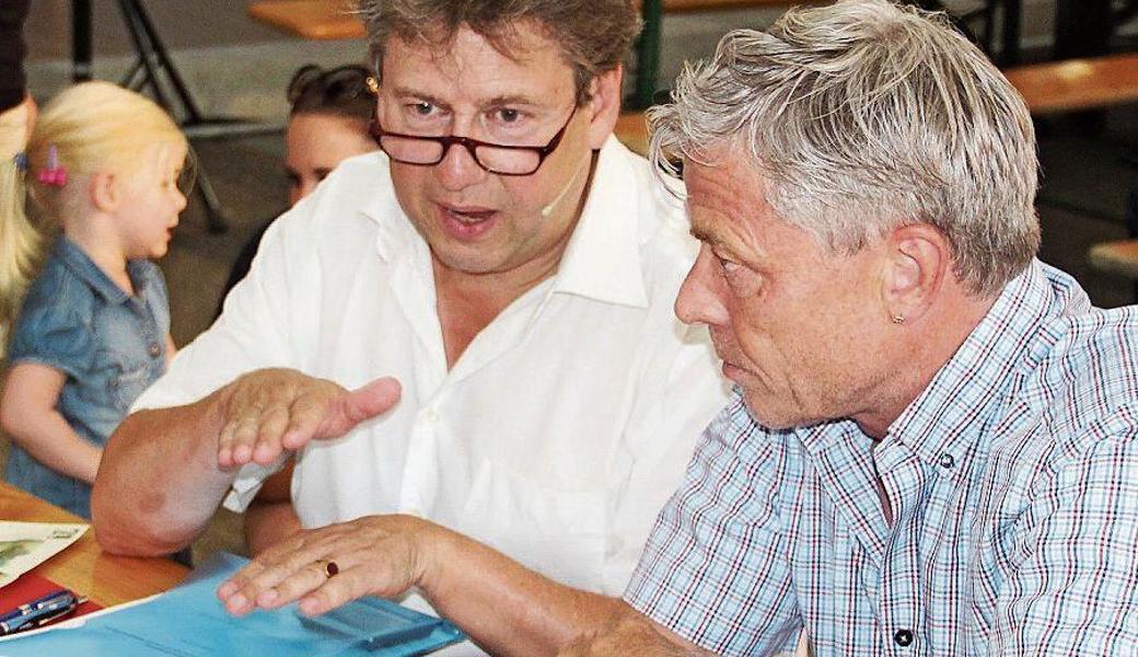 St.Margrethens Festredner Reiner Eichenberger im Gespräch mit den beiden Gemeinde-Vize Jacqueline Stäbler und Bruno Zoller.
