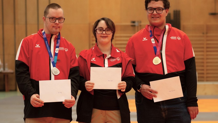 Die «Plus»-Judokas Jan Raphael Seitz, Laura Singer (beide Rheintal) und Riccy Rogenmoser (Weinfelden) wurden geehrt. Die «Plus»-Judokas Jan Raphael Seitz, Laura Singer (beide Rheintal) und Riccy Rogenmoser (Weinfelden) wurden geehrt.