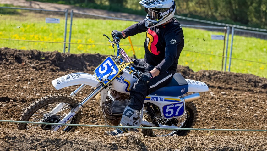Daniel Buschor gewann seine Kategorie auf der Viertakt-Husqvarna 570 TC aus dem Jahr 1983.