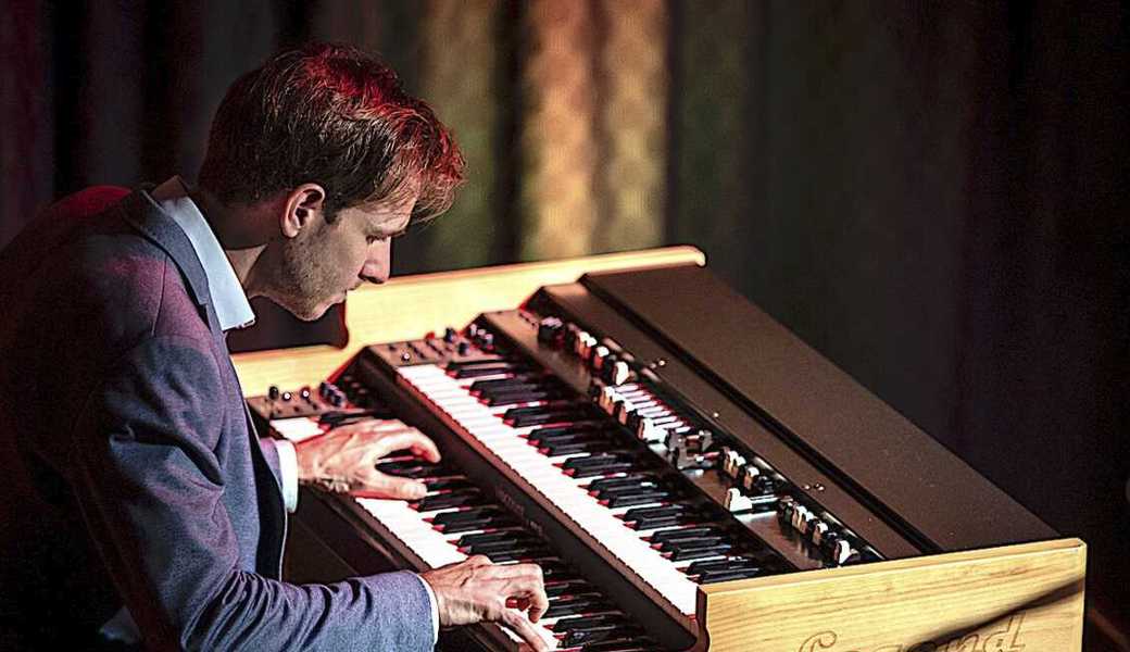 Virtuose Finger: Elias Bernet spielt und singt mit seiner Band an der Matinee.