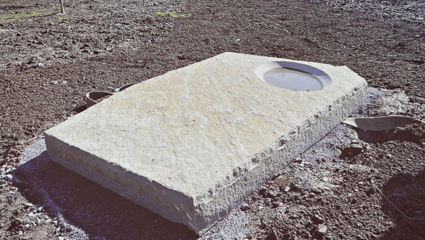 So sieht der Stein aus, bei dem die Bewohnerinnen und Bewohner des Alters- und Pflegeheims Zehntfeld dereinst Vögeln bei der Gefiederpflege zuschauen können. So sieht der Stein aus, bei dem die Bewohnerinnen und Bewohner des Alters- und Pflegeheims Zehntfeld dereinst Vögeln bei der Gefiederpflege zuschauen können.