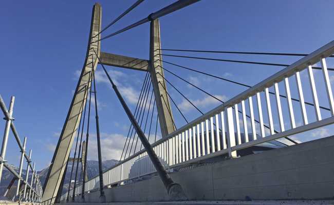 Einschränkungen für Fussgänger und Velofahrerinnen, weil die Rheinbrücke instand gesetzt wird