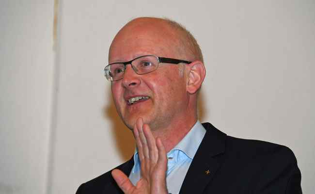 Der ehemalige Generalvikar Guido Scherrer zieht vom Klosterhof an den Blattenberg