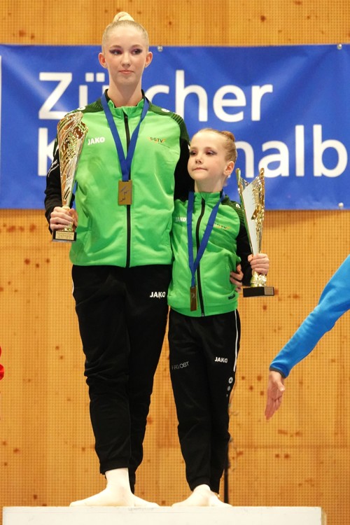 Die beiden gewannen nicht nur die Goldmedaille, sondern auch einen Spezialpokal.