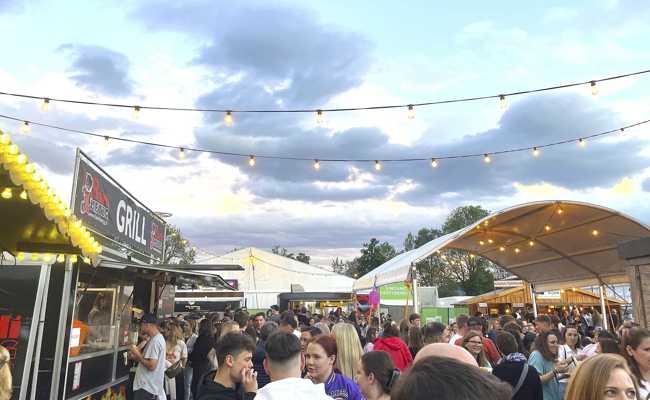 Von der Messe zur Partymeile: Ein Abend an der Rhema im Selbsttest