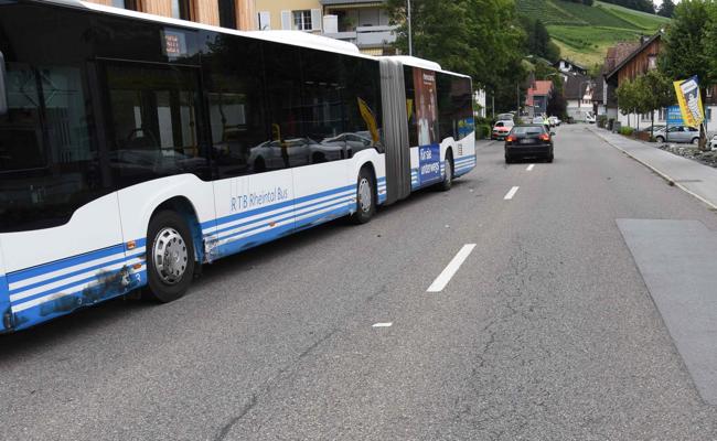 Am Steuer eingeschlafen und mit Bus kollidiert
