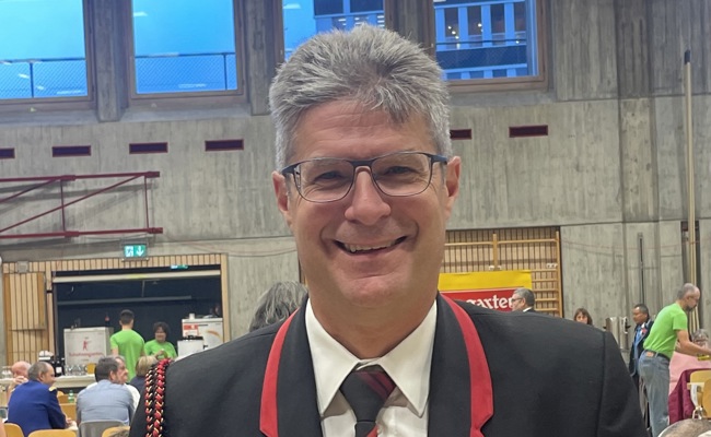 Die Stadtmusik Altstätten gratuliert Martin Hasler zum «Eidgenössischen Veteran»