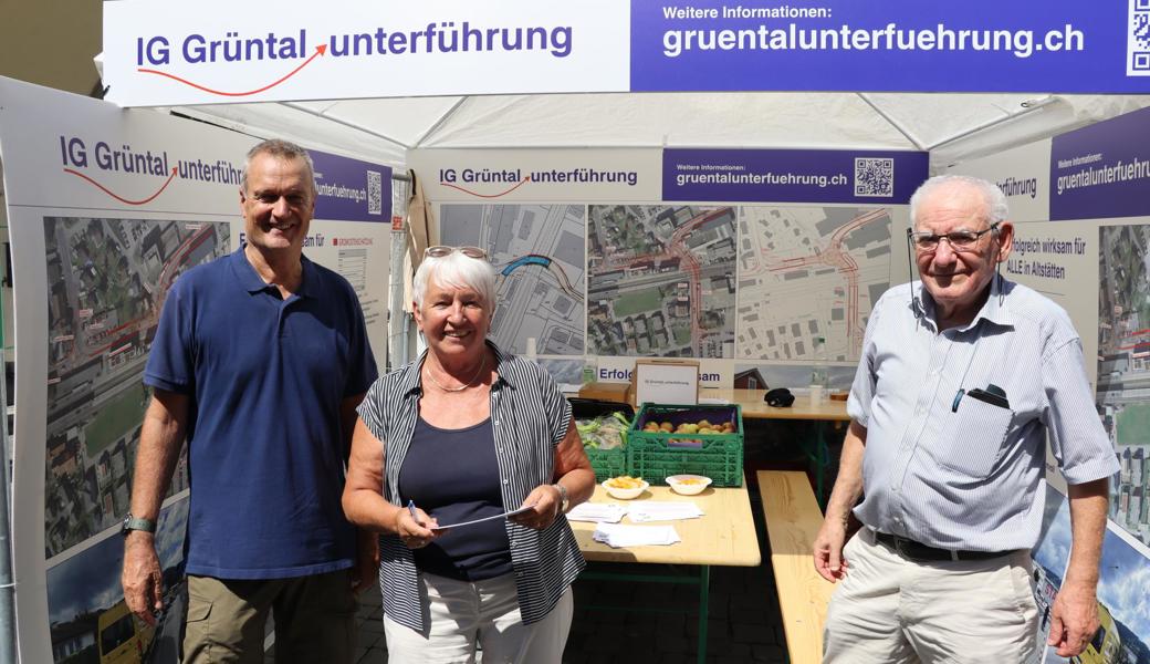 Politik findet auch zwischen Zuckerwatte und Spielzeug statt: Die IG Grüntal-Unterführung ist auf Unterschriftenfang.