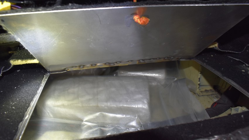 Aufgeflogen bei der Zollkontrolle: Fünf Kilogramm Kokain unter Beifahrersitz versteckt