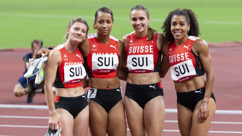 Riccarda Dietsche (3., v. l.) nach dem olympischen Staffelfinal mit (v. l.) Ajla Del Ponte, Salomé Kora und Mujinga Kambundji Riccarda Dietsche (3., v. l.) nach dem olympischen Staffelfinal mit (v. l.) Ajla Del Ponte, Salomé Kora und Mujinga Kambundji