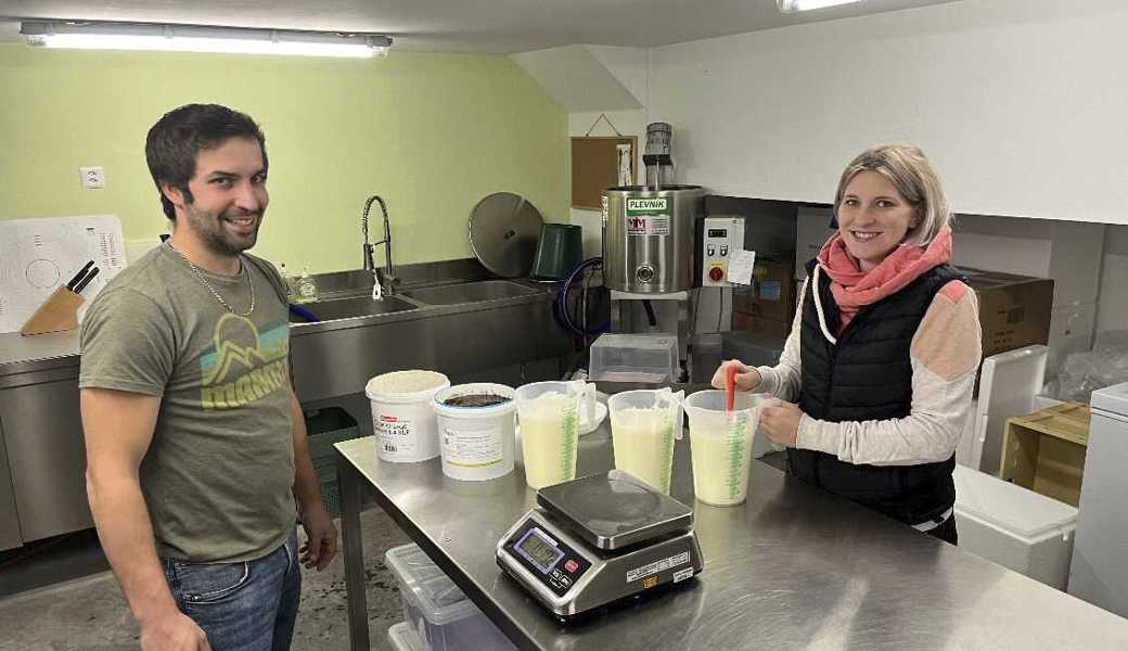 Fabian Stieger hat die Garage in einen Produktionsraum umgewandelt. Seine Partnerin Leandra Freund stellt Joghurt her.