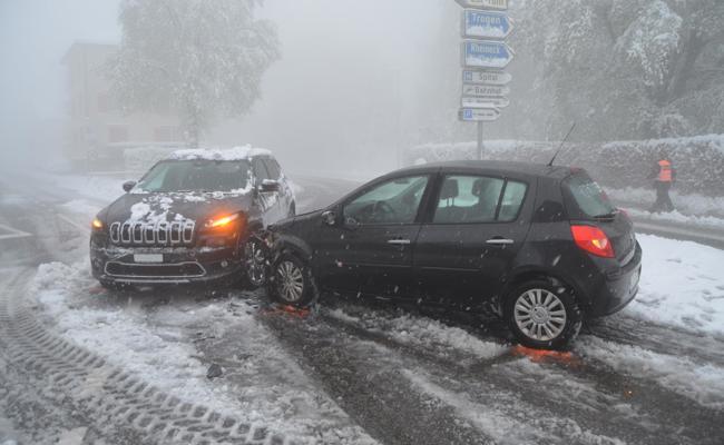Zwei Unfälle im Schnee