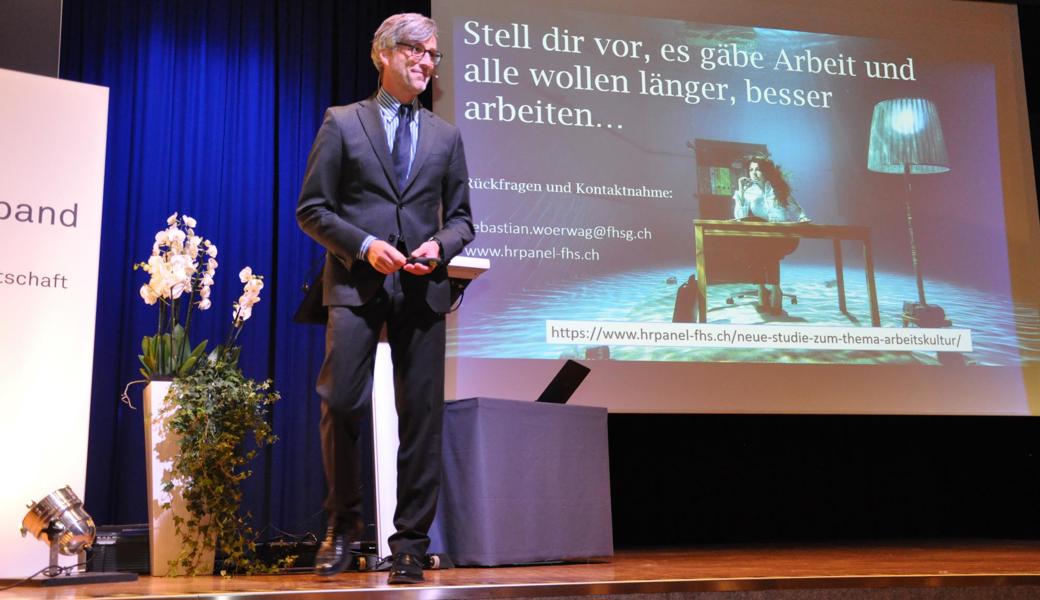 Neue Arbeitsmodelle für ältere Arbeitnehmer könnten dem Fachkräftemangel entgegenwirken, führte Sebastian Wörwag, Rektor der Fachhochschule St. Gallen aus. 