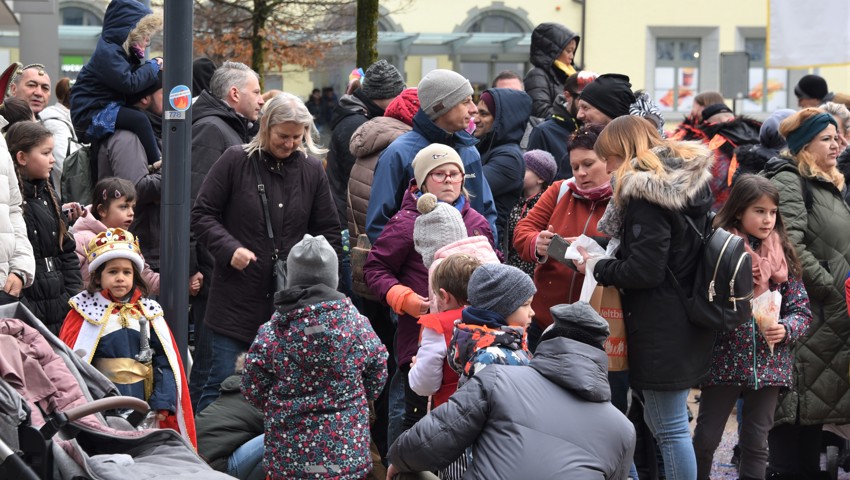 Spass für Gross und Klein bei der «Fasnacht am Markt» Spass für Gross und Klein bei der «Fasnacht am Markt»