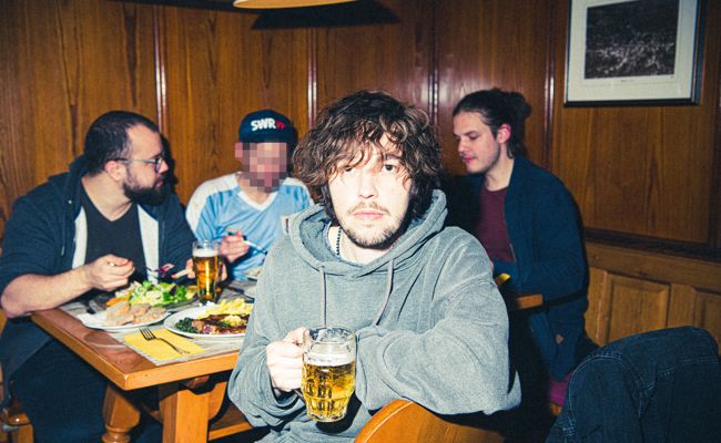 Über das Saufen und Scheitern im Chancental: Davon singt Neil Werndli mit seiner Band
