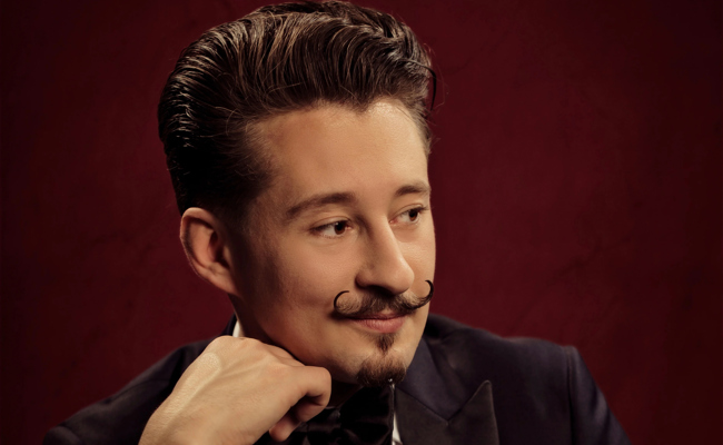 Diogenes-Theater startet mit Rafael Scholten magisch in die Gastspielsaison