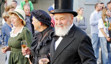 So feiert das Weindorf 50 Jahre Torkelfest mit Wein, Nostalgieumzug und Musik So feiert das Weindorf 50 Jahre Torkelfest mit Wein, Nostalgieumzug und Musik