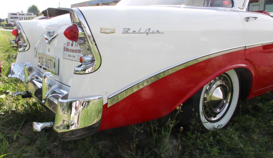 Auf der anderen Seite sieht der Oldtimer mit Jahrgang 1956 genau gleich aus. Nirgends ist ein Tankdeckel zu sehen.
