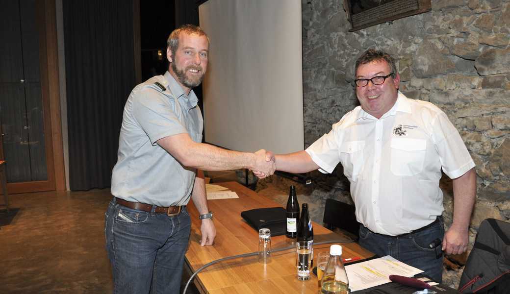 Vizepräsident Marco Köppel (rechts) wünscht Pascal Zani für seine neue berufliche Herausforderung alles Gute.  