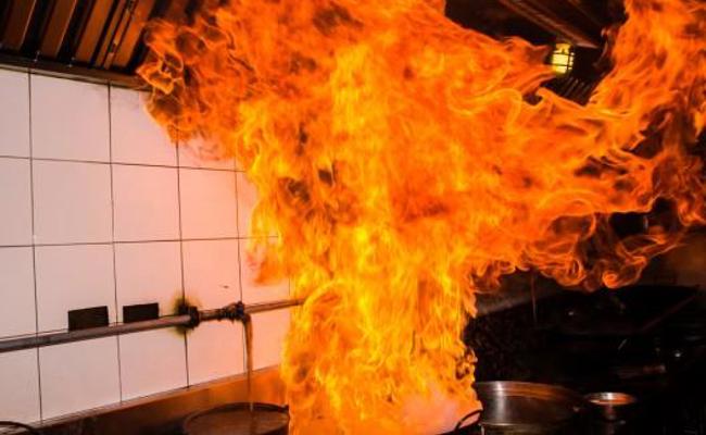 Frittieröl in Brand geraten