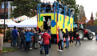 Eingetaucht in die fünfte Jahreszeit mit Party, Schminke und viel Guggenmusik