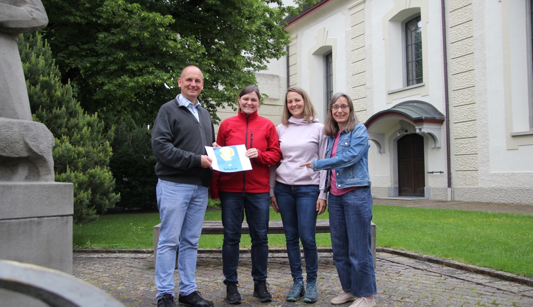 Preisübergabe an Gewinnerin