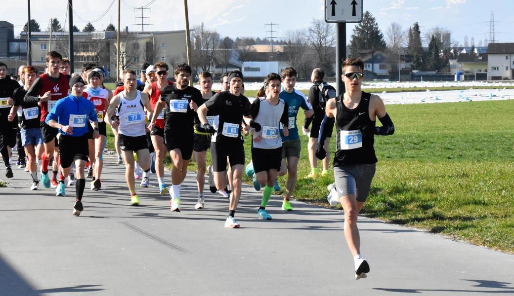 Michael Ziegler setzte sich schon beim Start zum 10-Kilometer-Lauf von seinen Konkurrenten ab. 