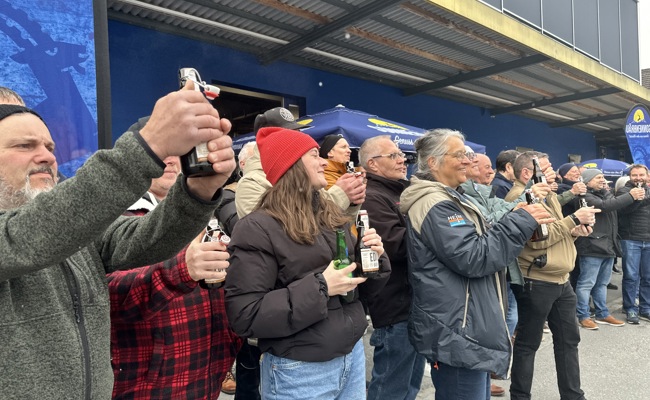 War es das lauteste Plopp der Schweiz? 150 Leute öffneten ihr Bier gleichzeitig